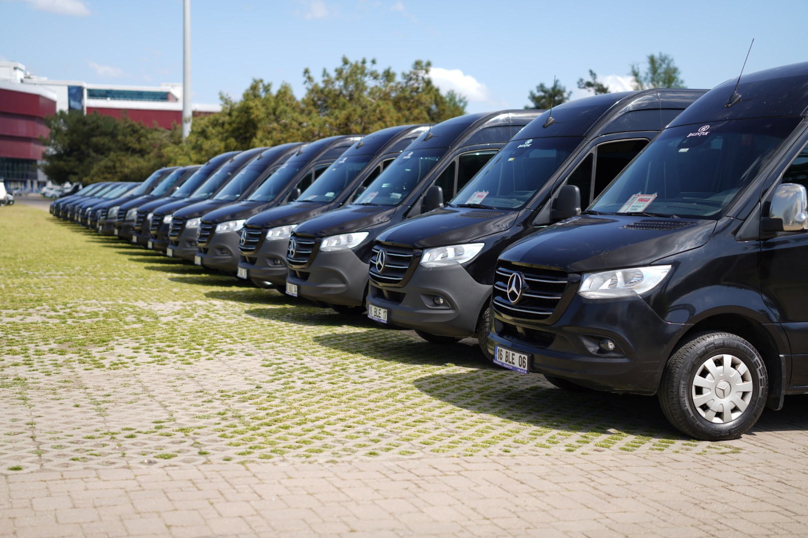 Sprinter Araçlarla Havalimanı Transferi: Zamanında ve Güvenilir Ulaşım